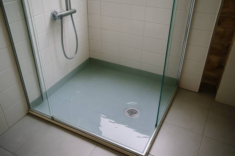 Intervention en urgence d'un plombier pour le débouchage d'une douche à Villeurbanne (69100) 